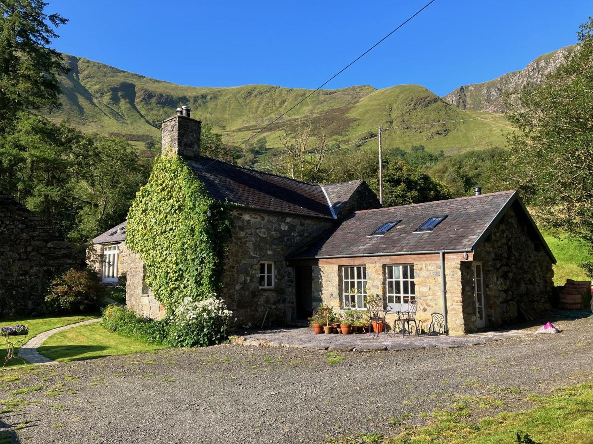 Studio In Medieval Welsh Farmhouse Apartment Aber Cowarch Exterior photo